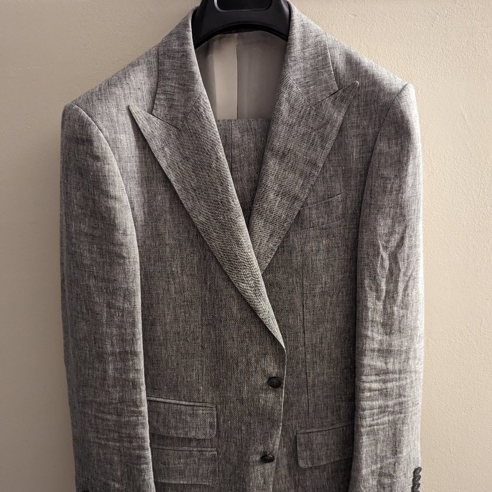 Barely worn linen suitsupply suit